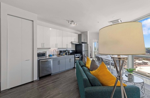Palmer Square Apartment | Modern & Bright Chicago City Escape