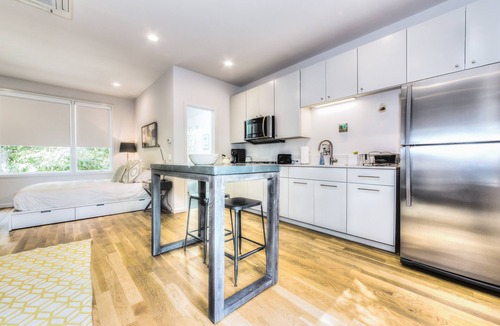 Zilker Apartment | Modern Bright Clean New Apartment Walk To Zilker, Close To Downtown