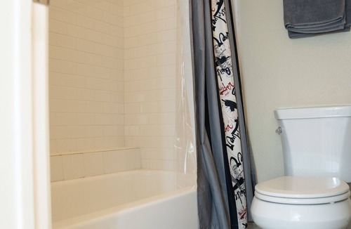 Allandale Condo | Modern Bright Condo with Washer inside, self check-in, gr8 location, quiet