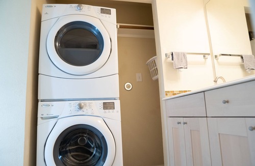 Allandale Condo | Modern Bright Condo with Washer inside, self check-in, gr8 location, quiet