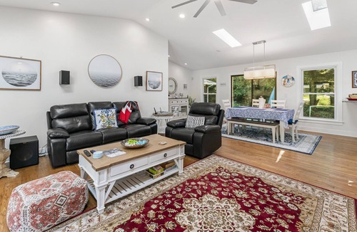 Lavista Park House | Modern, bright, convenient, peaceful