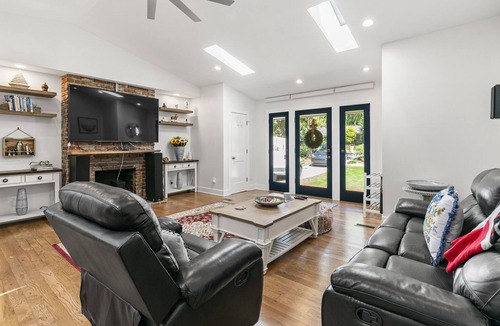 Lavista Park House | Modern, bright, convenient, peaceful