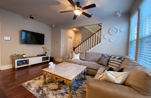 Highland Reserve House | Modern, Bright Home with Spacious Master Suite