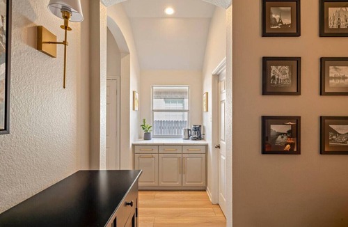 Brushy Creek House | Modern & Bright Retreat Near Downtown Round Rock