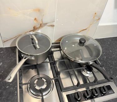 Luton House | Modern & Bright Room Near Town Centre