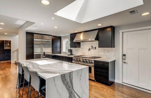 Broadway House | Modern Broadway Luxury: Spacious Seattle Home!