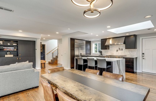 Broadway House | Modern Broadway Luxury: Spacious Seattle Home!