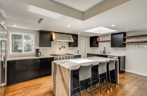 Broadway House | Modern Broadway Luxury: Spacious Seattle Home!