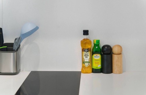 Brookvale Apartment | Modern Brookvale Studio | Free Parking + Balcony