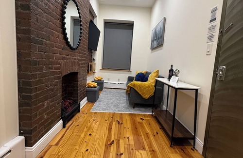 Upper Manhattan Apartment | Modern Brownstone Private 1-Bedroom Apartment Near Times Square – Private, Cozy