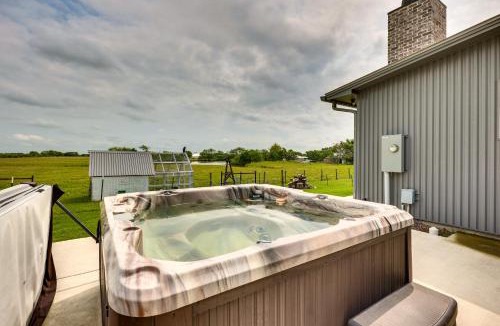 Bryan House | Modern Bryan Farmhouse on 1 Acre w/Hot Tub!