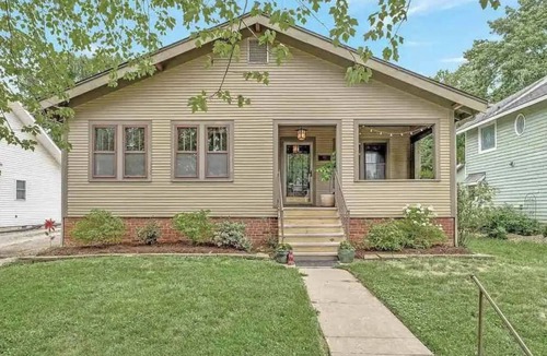 Champaign House | Modern Bungalow: spacious 3BR home near downtown Champaign & campus
