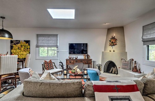 Vista Encantada House | Modern Bungalow w/Santa Fe Charm < 2 Mi to Plaza