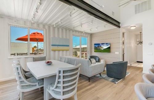 Shibui Sands House | Modern by the Sea Red ES1518