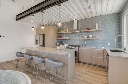 Shibui Sands House | Modern by the Sea Red ES1518