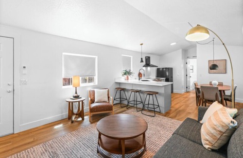 Dunsmuir Cabin | Modern Cabin (Blue Spruce)