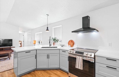 Dunsmuir Cabin | Modern Cabin (Blue Spruce)