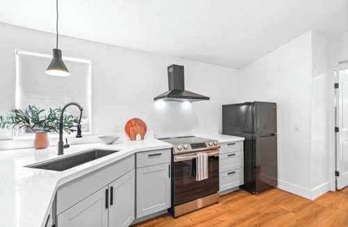 Dunsmuir Cabin | Modern Cabin (Blue Spruce)