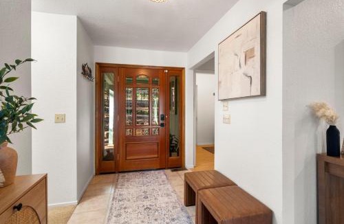 Glencoe House | Modern Cabin Escape wGame Room, Huge Deck, WIFI
