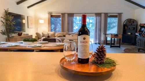 Glencoe House | Modern Cabin Escape wGame Room, Huge Deck, WIFI