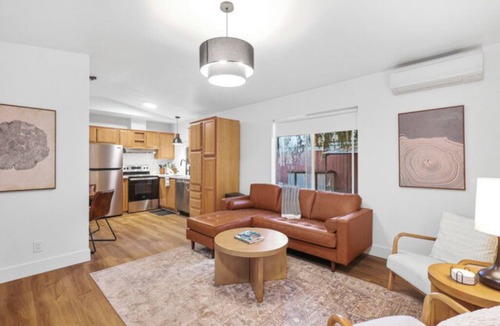 Dunsmuir Cabin | Modern Cabin (Hawthorne)