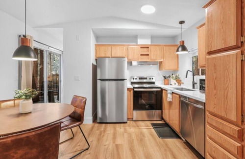 Dunsmuir Cabin | Modern Cabin (Hawthorne)