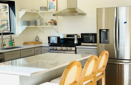 Livingston Manor House | Modern Cabin in the Woods