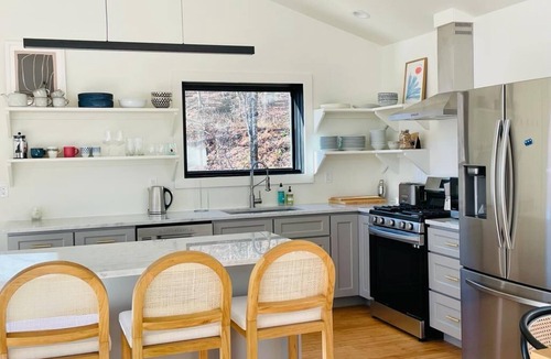 Livingston Manor House | Modern Cabin in the Woods