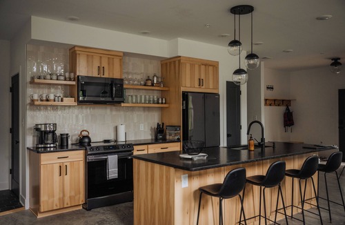 Bakerton Cabin | Modern Cabin, Kids' Playhouse, Firepit, 5acres, across river from Harpers Ferry