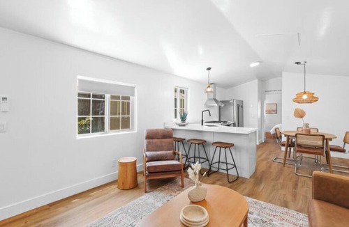 Dunsmuir Cabin | Modern Cabin (Maple)