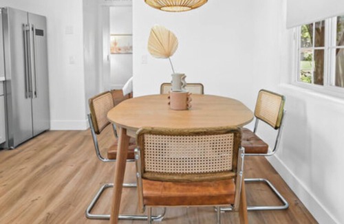 Dunsmuir Cabin | Modern Cabin (Maple)