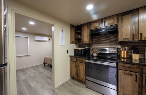 Tulsa Cabin | Modern Cabin Mins frm TU, Downtown, Gathering Pl, St John, HIlcrest Downstairs