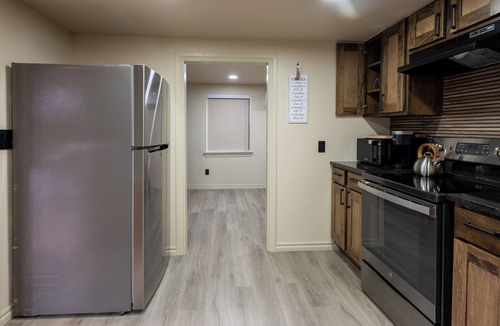 Tulsa Cabin | Modern Cabin Mins frm TU, Downtown, Gathering Pl, St John, HIlcrest Downstairs