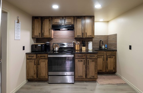 Tulsa Cabin | Modern Cabin Mins frm TU, Downtown, Gathering Pl, St John, HIlcrest Downstairs