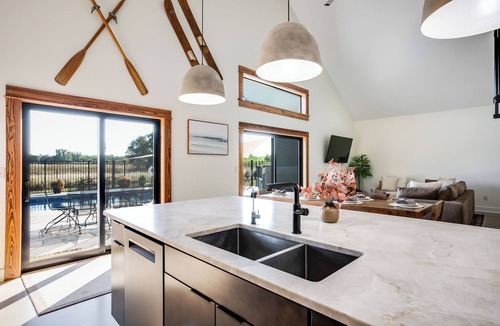 Murdock House | Modern Cabin Near Cheney Lake W Pool & Hot Tub!