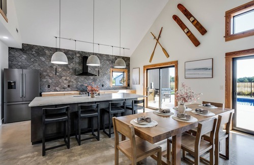 Murdock House | Modern Cabin Near Cheney Lake W Pool & Hot Tub!