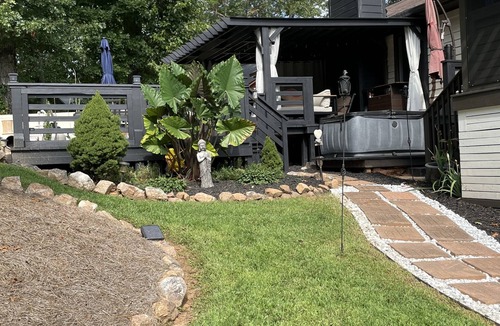 Stone Mountain House | Modern Cabin of Stone Mountain