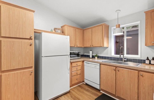 Dunsmuir Cabin | Modern Cabin - (Pine)