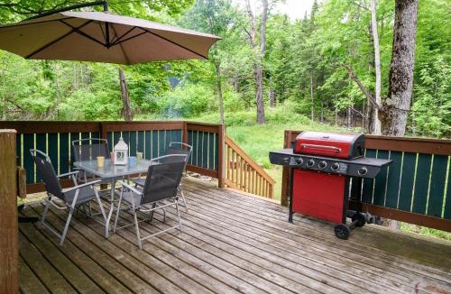 Mississippi Mills House | Modern Cabin Retreat with Patio & Outdoor Firepit