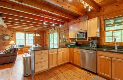 Faber Cabin | Modern Cabin; River! 13 acres! Hiking! Wineries!