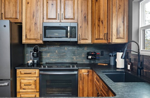 Blue Ridge Cabin | Modern Cabin Secluded Wilderness Escape