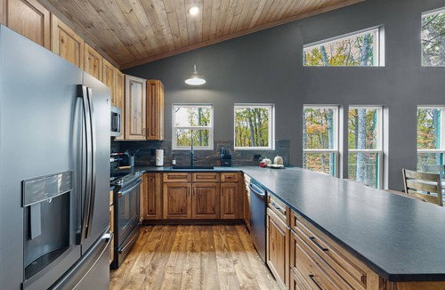 Blue Ridge Cabin | Modern Cabin Secluded Wilderness Escape