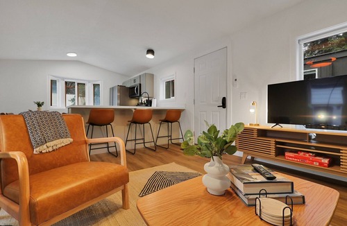 Dunsmuir Cabin | Modern Cabin (Sequoia)