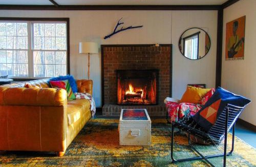 New Market Ski Chalet | Modern cabin w fire pit & screened porch