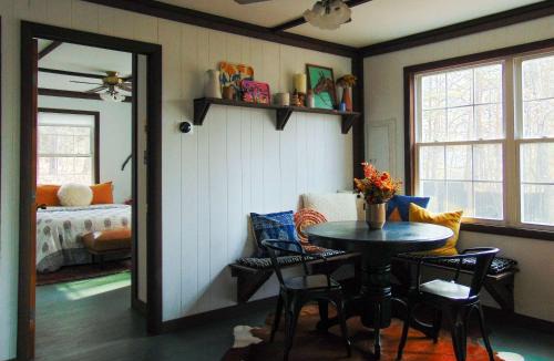 New Market Ski Chalet | Modern cabin w fire pit & screened porch