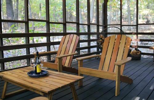 New Market Ski Chalet | Modern cabin w fire pit & screened porch