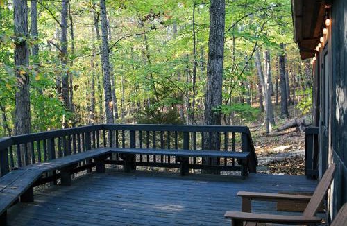 New Market Ski Chalet | Modern cabin w fire pit & screened porch