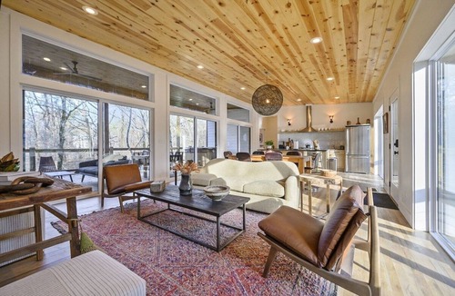 Broken Bow Cabin | Modern Cabin w/Hot Tub, Sport Court & Deck | Near Group Cabins