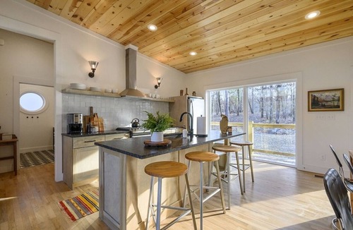 Broken Bow Cabin | Modern Cabin w/Hot Tub, Sport Court & Deck | Near Group Cabins