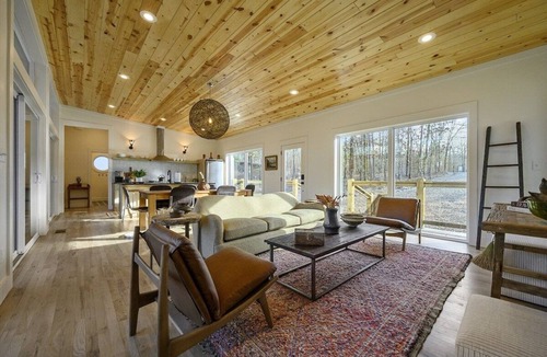 Broken Bow Cabin | Modern Cabin w/Hot Tub, Sport Court & Deck | Near Group Cabins